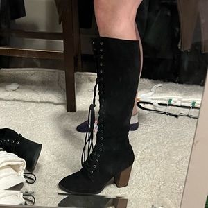Heeled boots
